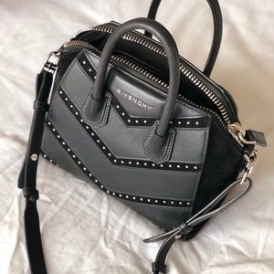 GIVENCHY
Black Chevron Studded